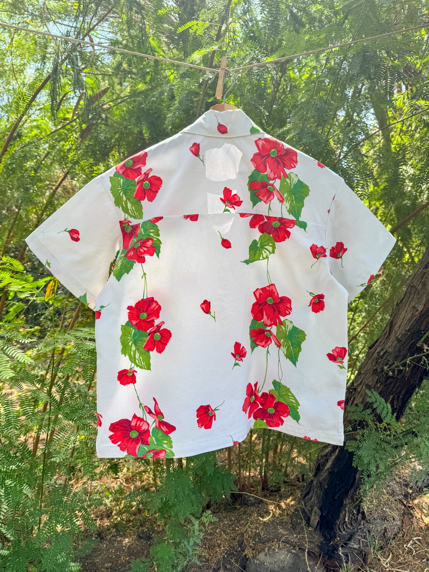 RED FLORAL TABLECLOTH BUTTON UP (SMALL)
