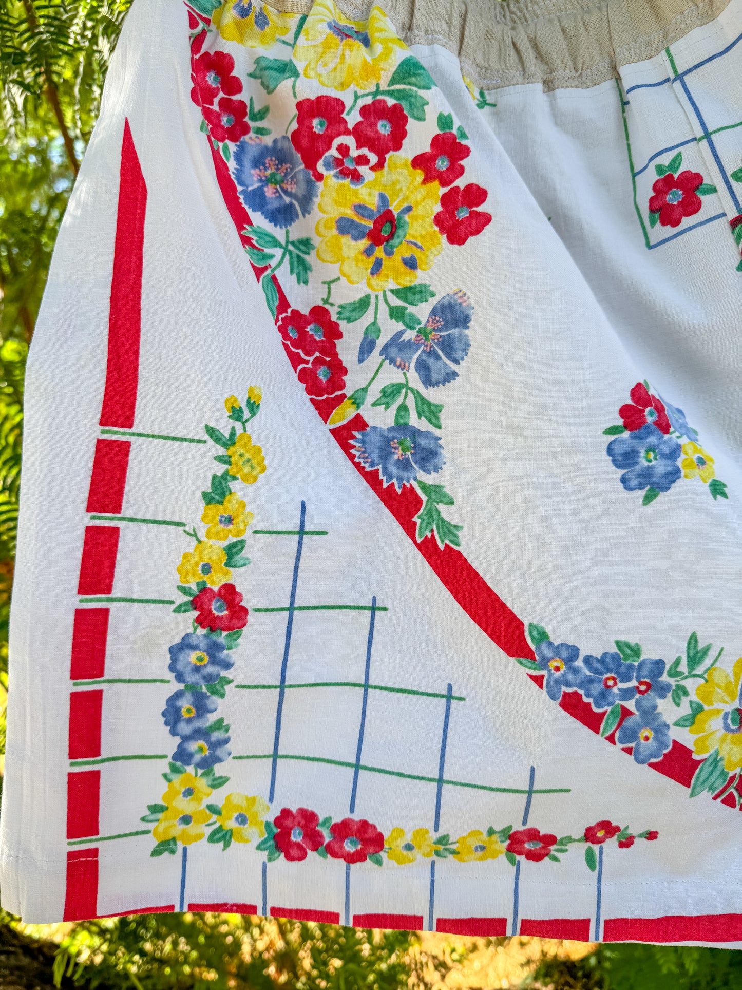 PRIMARY FLORAL SHORTS (1x/2X)