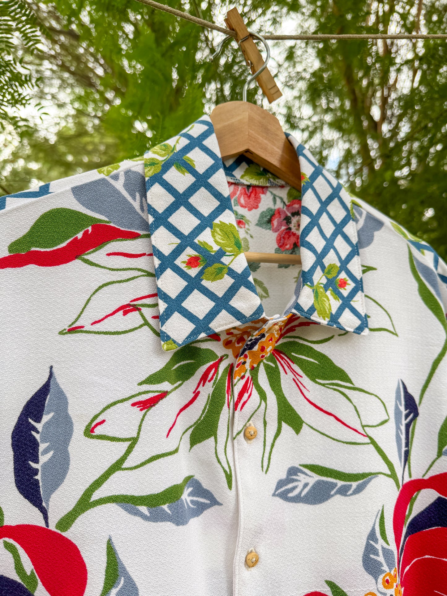 RED FLORAL TABLECLOTH BUTTON UP (MEDIUM)