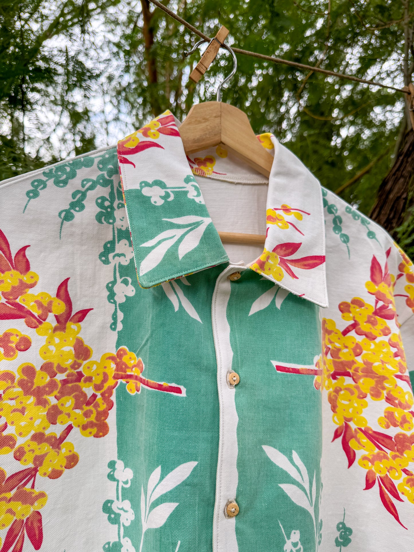 GREEN FLORAL TABLECLOTH BUTTON UP (LARGE)