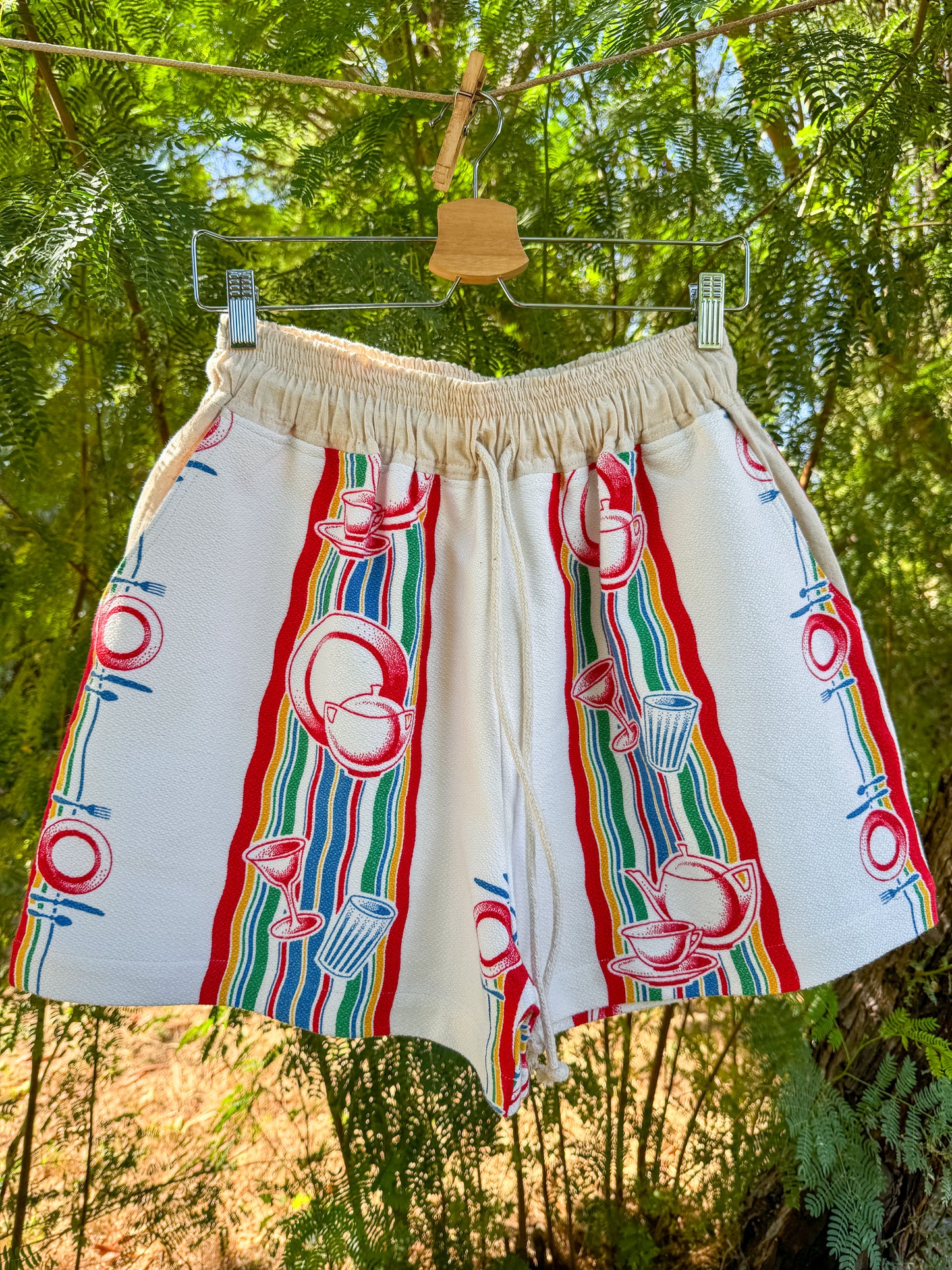 PICNIC SHORTS (M/L)