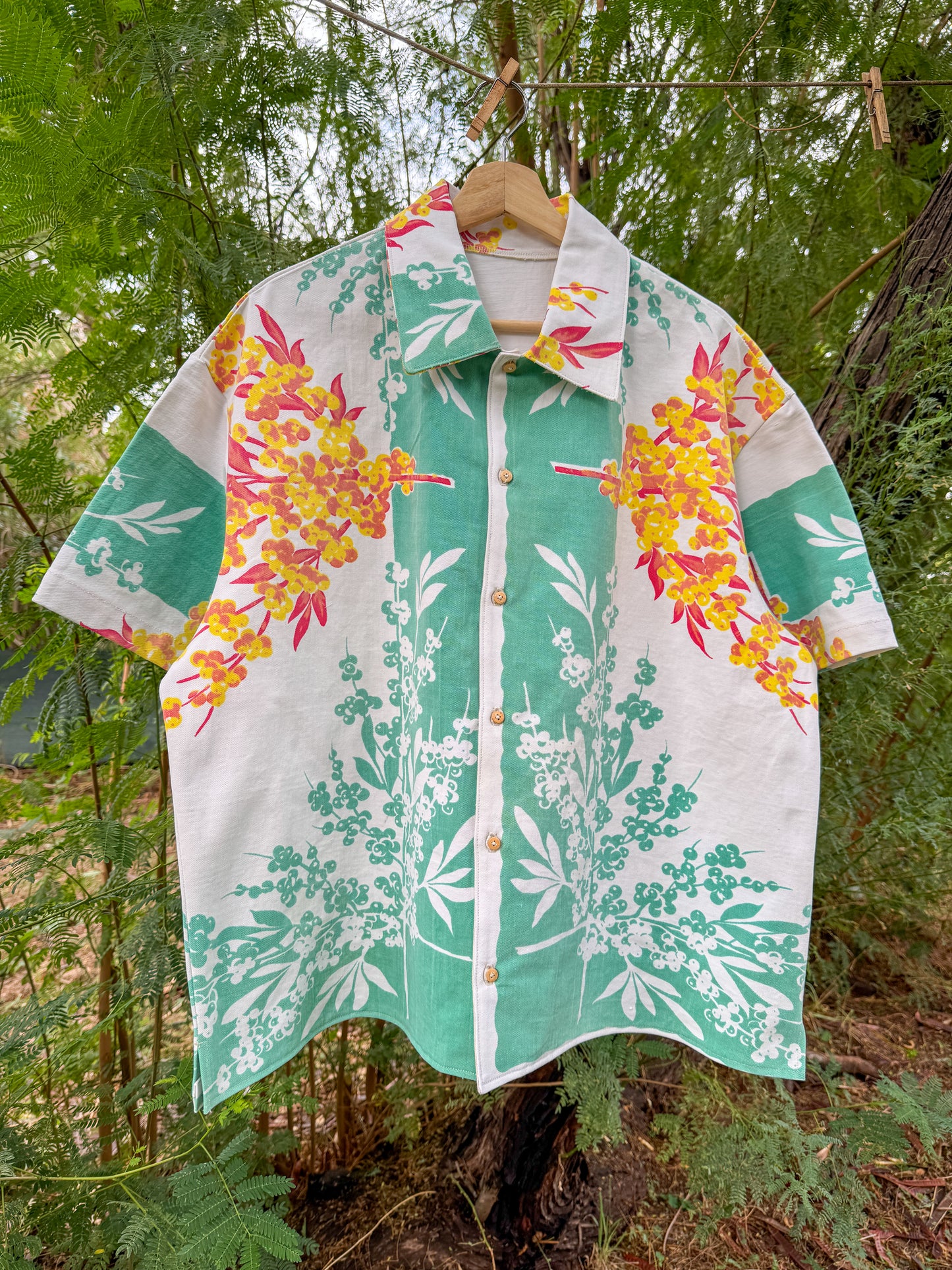 GREEN FLORAL TABLECLOTH BUTTON UP (LARGE)