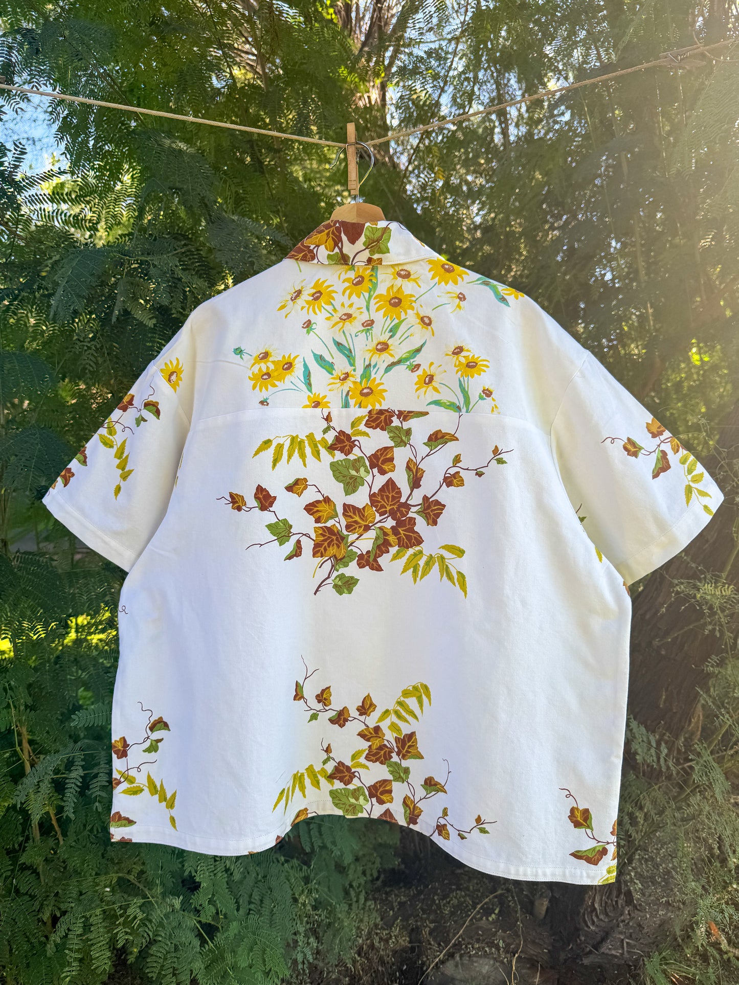 FALL FLOWERS TABLECLOTH BUTTON UP (X-LARGE)