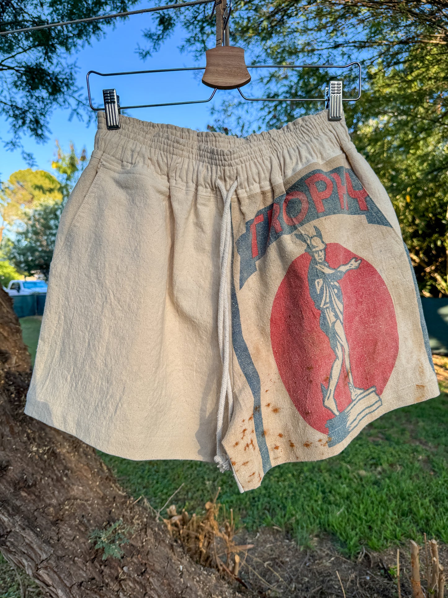 TROPHY BADGER SHORTS (M/L)