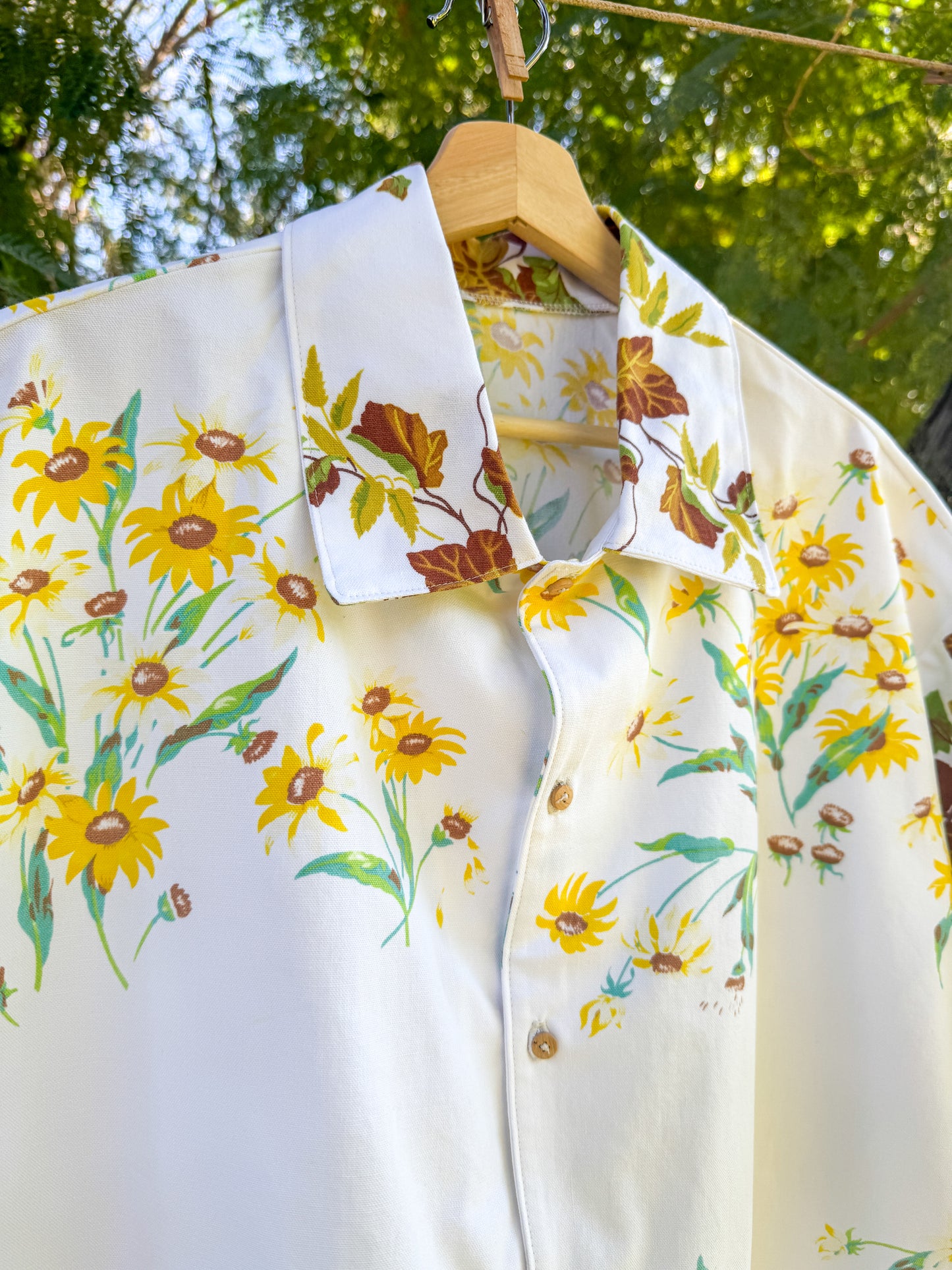 FALL FLOWERS TABLECLOTH BUTTON UP (X-LARGE)