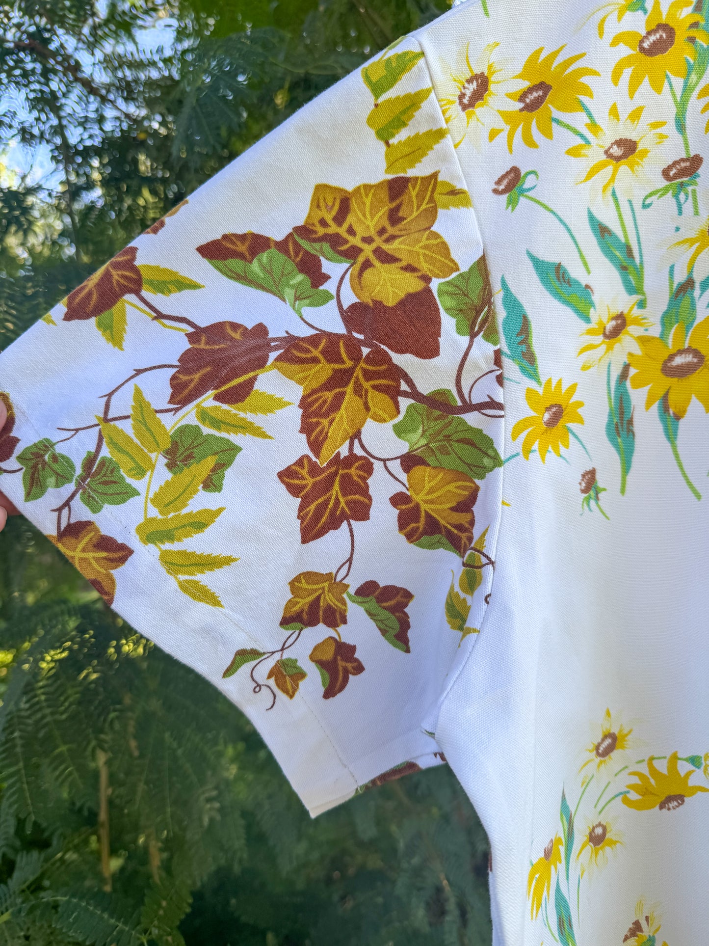 FALL FLOWERS TABLECLOTH BUTTON UP (X-LARGE)